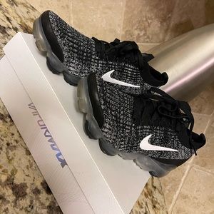 Womens Nike Vapormax flyknit 3 sz.8